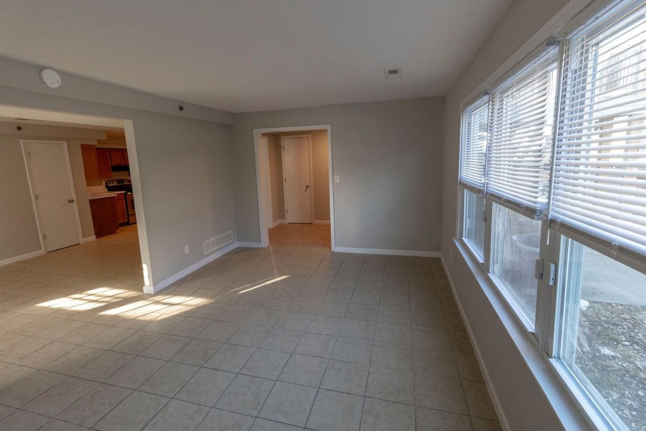 706 Demaret Dr - Photo 5 of 30