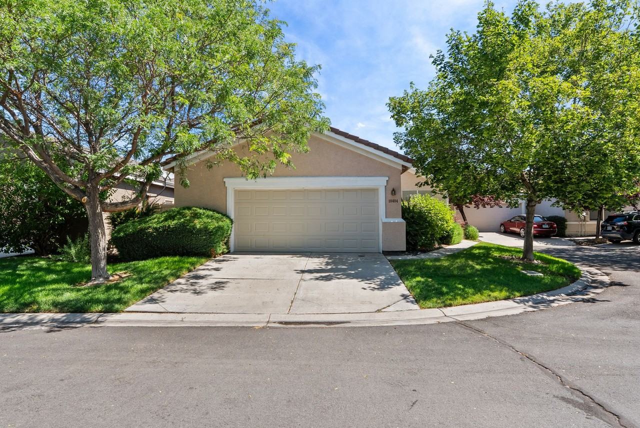 10404 Chadwell Dr - Photo 2 of 15