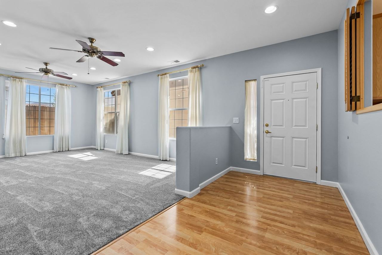 10404 Chadwell Dr - Photo 3 of 15