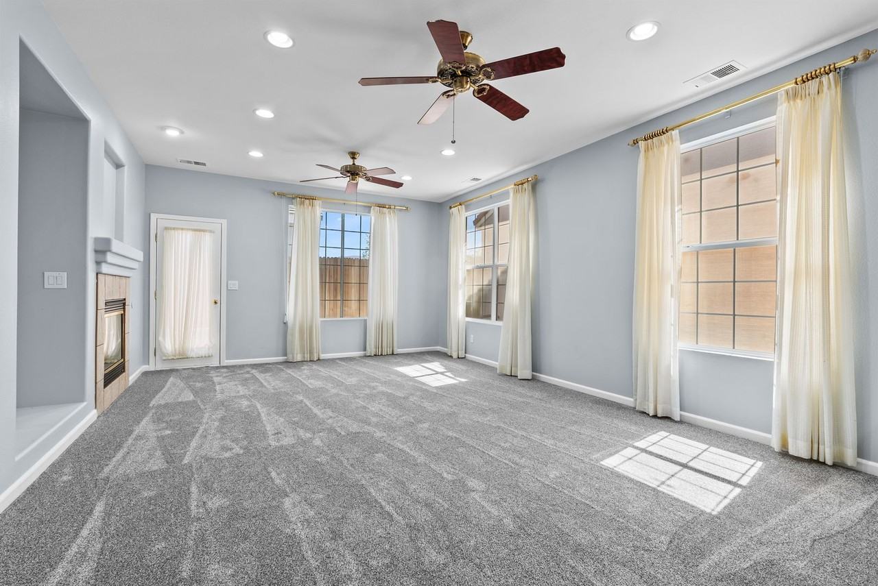 10404 Chadwell Dr - Photo 4 of 15