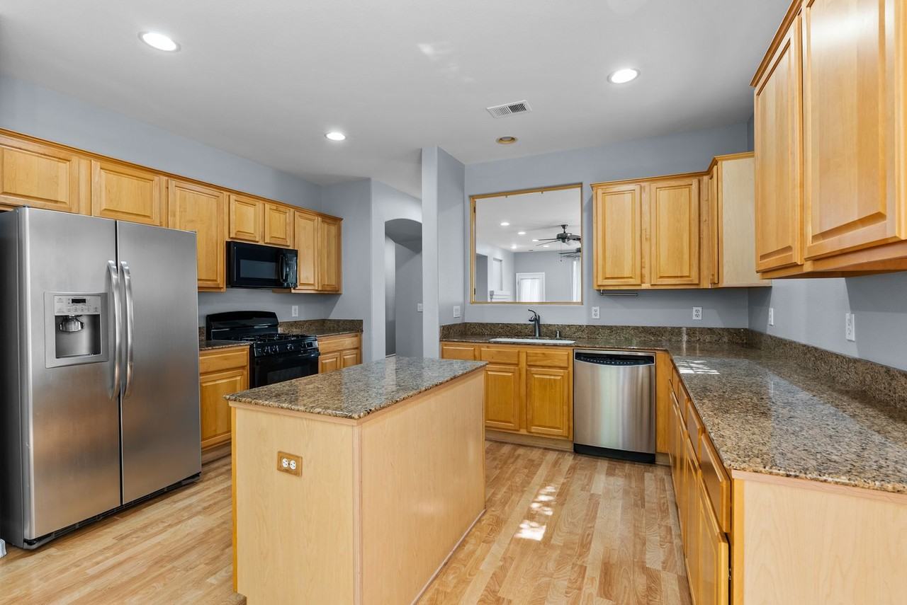 10404 Chadwell Dr - Photo 7 of 15