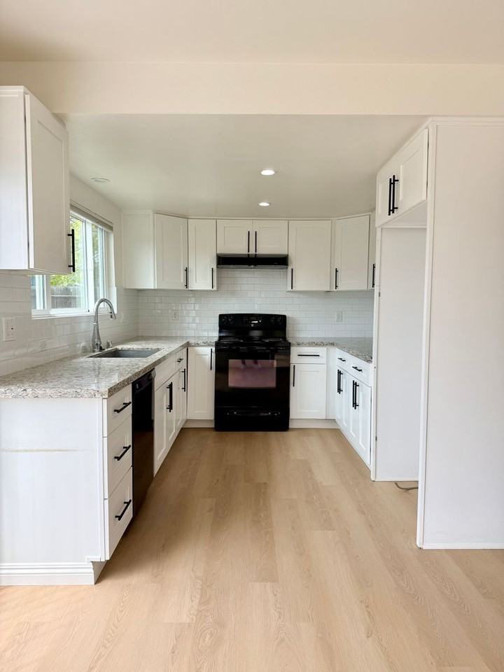 2620 W 226th St - Photo 3 of 43