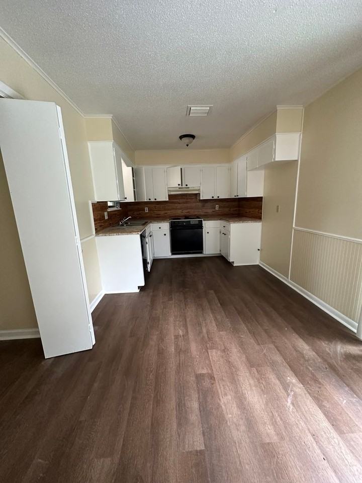 405 Live Oak Drive - Photo 3 of 8