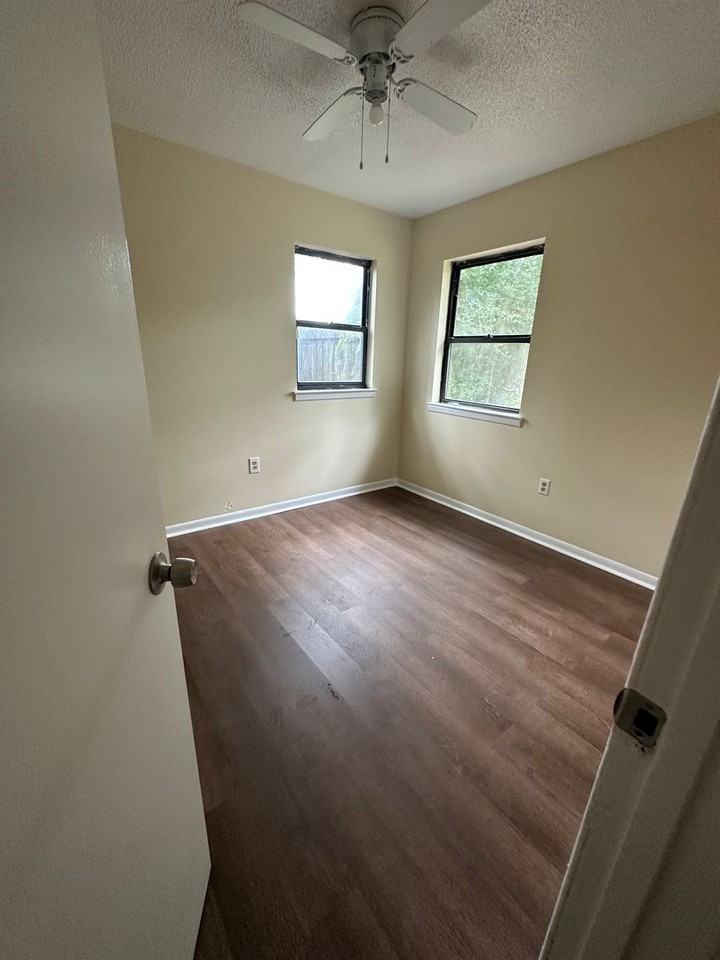 405 Live Oak Drive - Photo 5 of 8