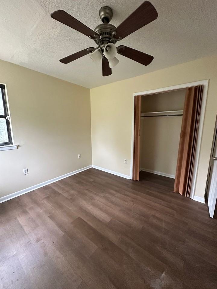 405 Live Oak Drive - Photo 2 of 8