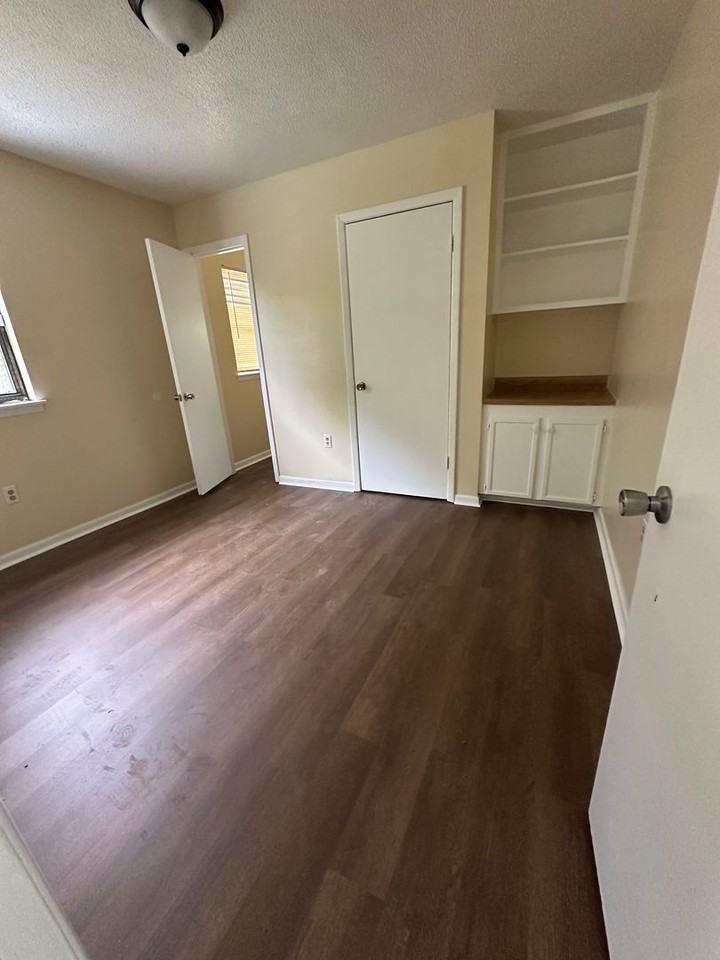 405 Live Oak Drive - Photo 7 of 8