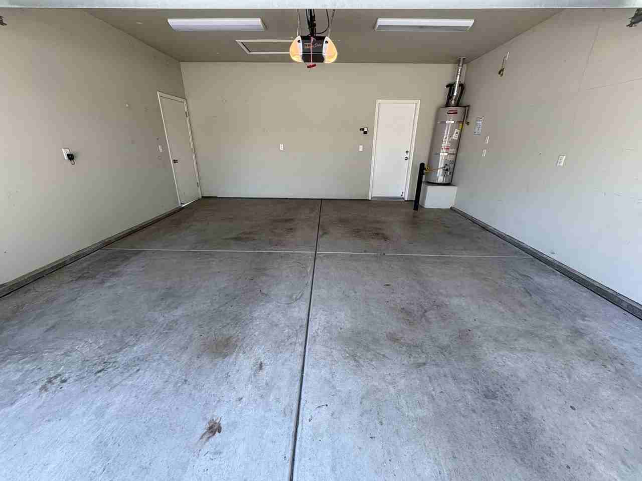 138 N Lindsay St - Photo 2 of 35