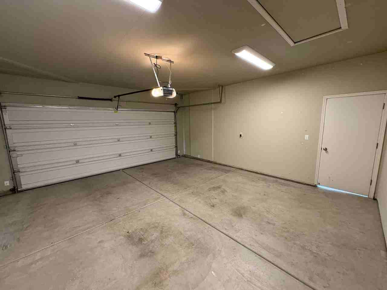 138 N Lindsay St - Photo 3 of 35