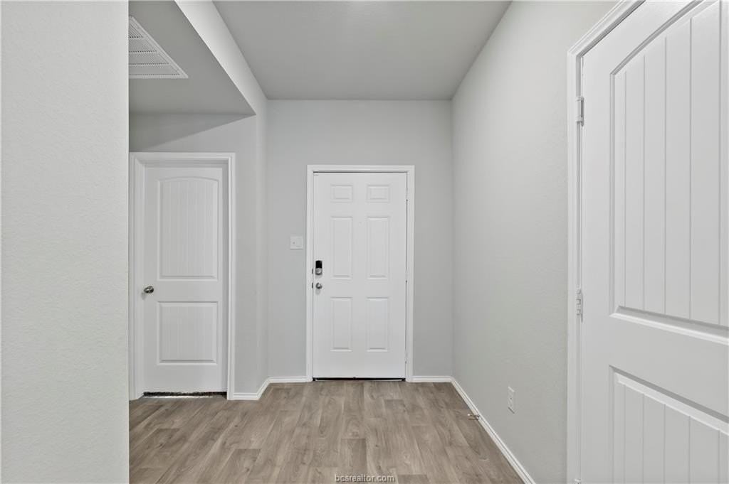 2413 Mulligan Ln - Photo 4 of 6