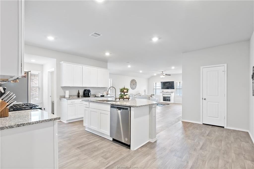 2413 Mulligan Ln - Photo 5 of 6