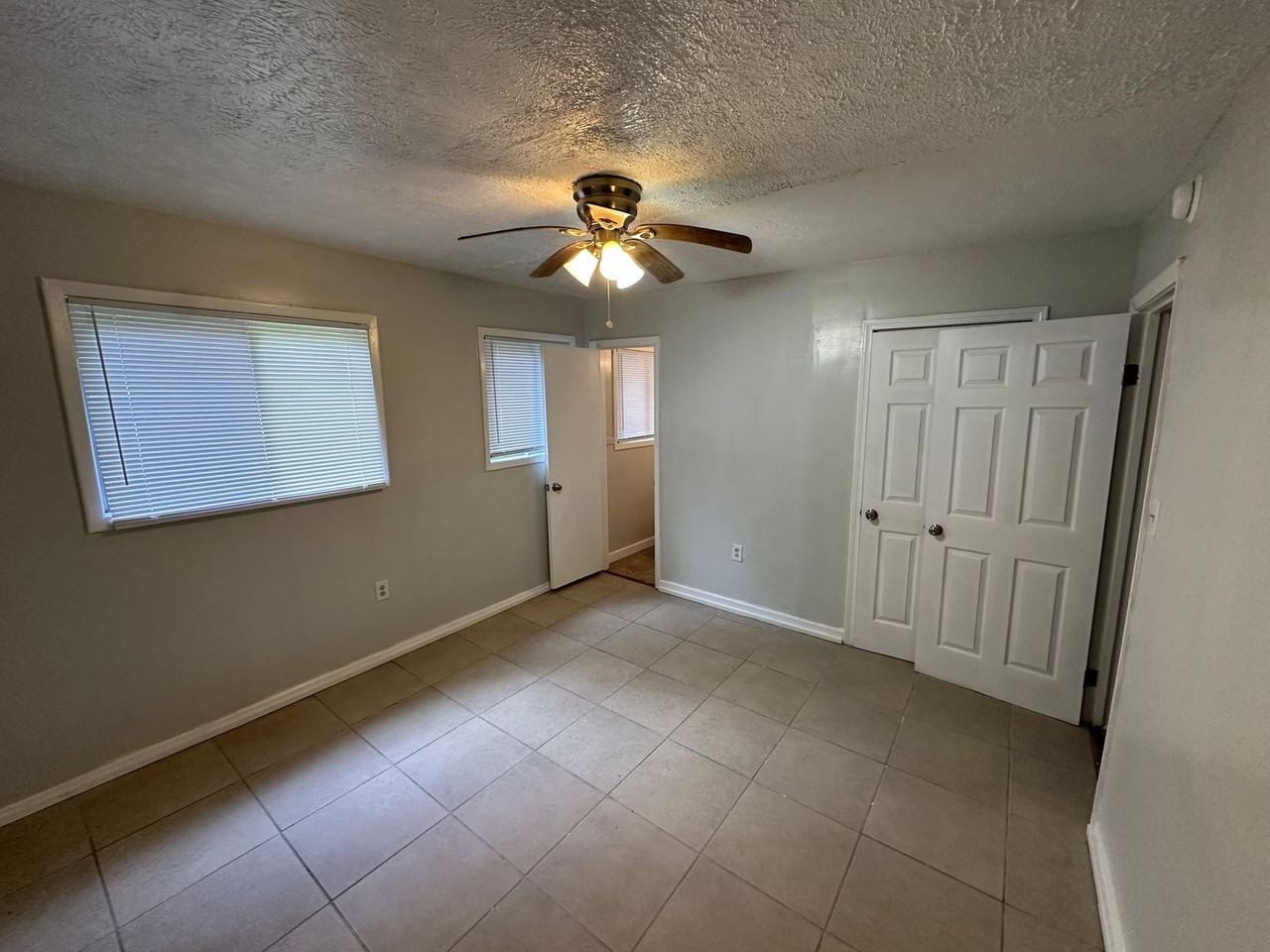 2748 Woodside Dr - Photo 2 of 12