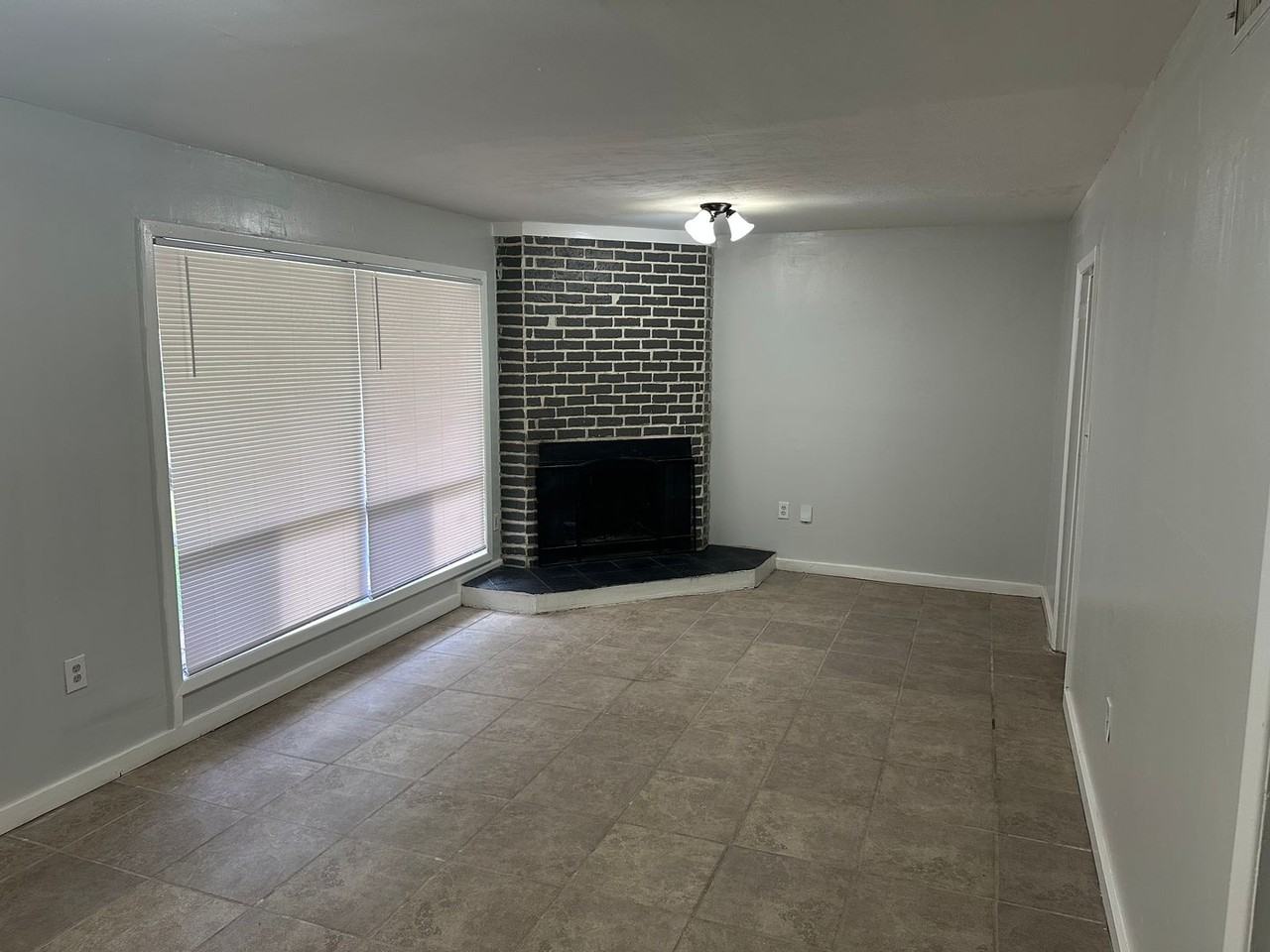 2748 Woodside Dr - Photo 4 of 12