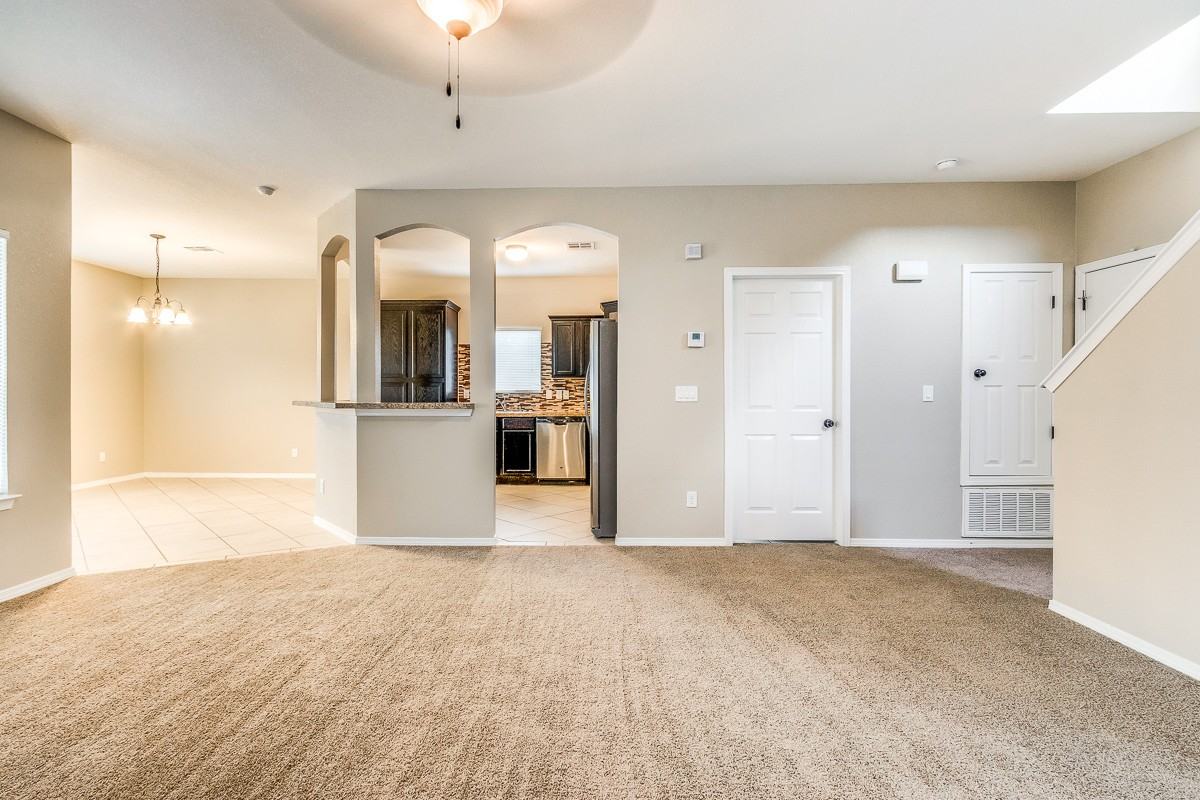 13166 Kestrel Ave - Photo 4 of 27