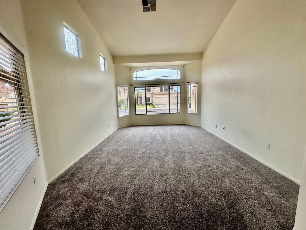 534 W Scott Ave - Photo 3 of 38