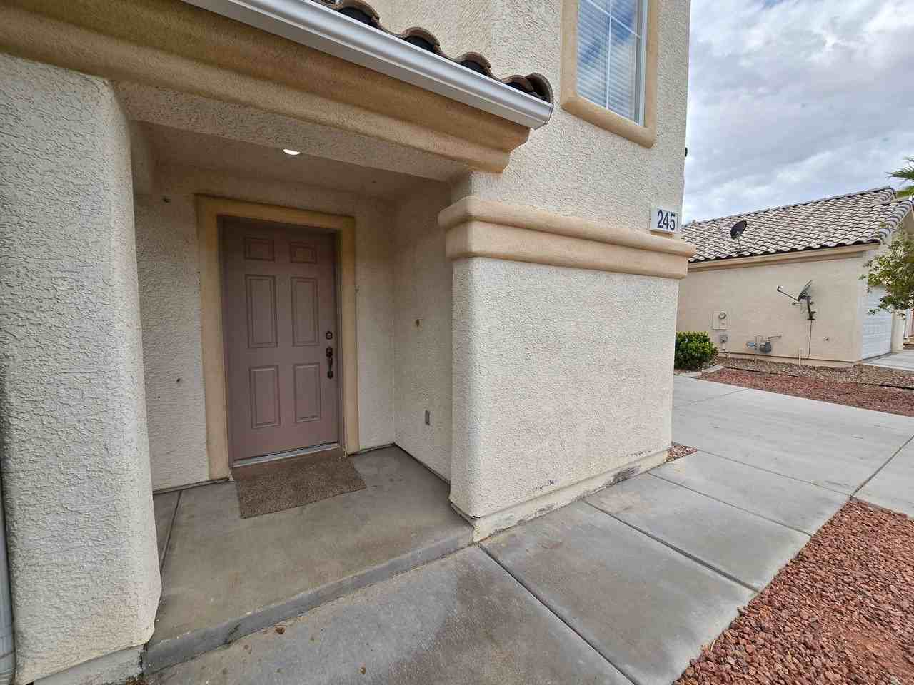 245 Country Greens Ave - Photo 2 of 33