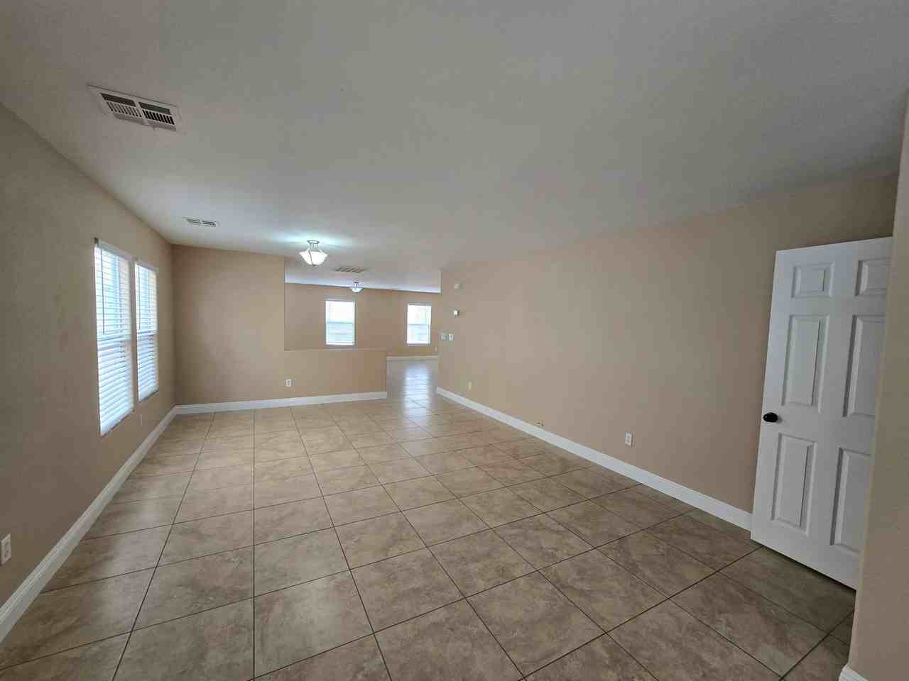 245 Country Greens Ave - Photo 3 of 33