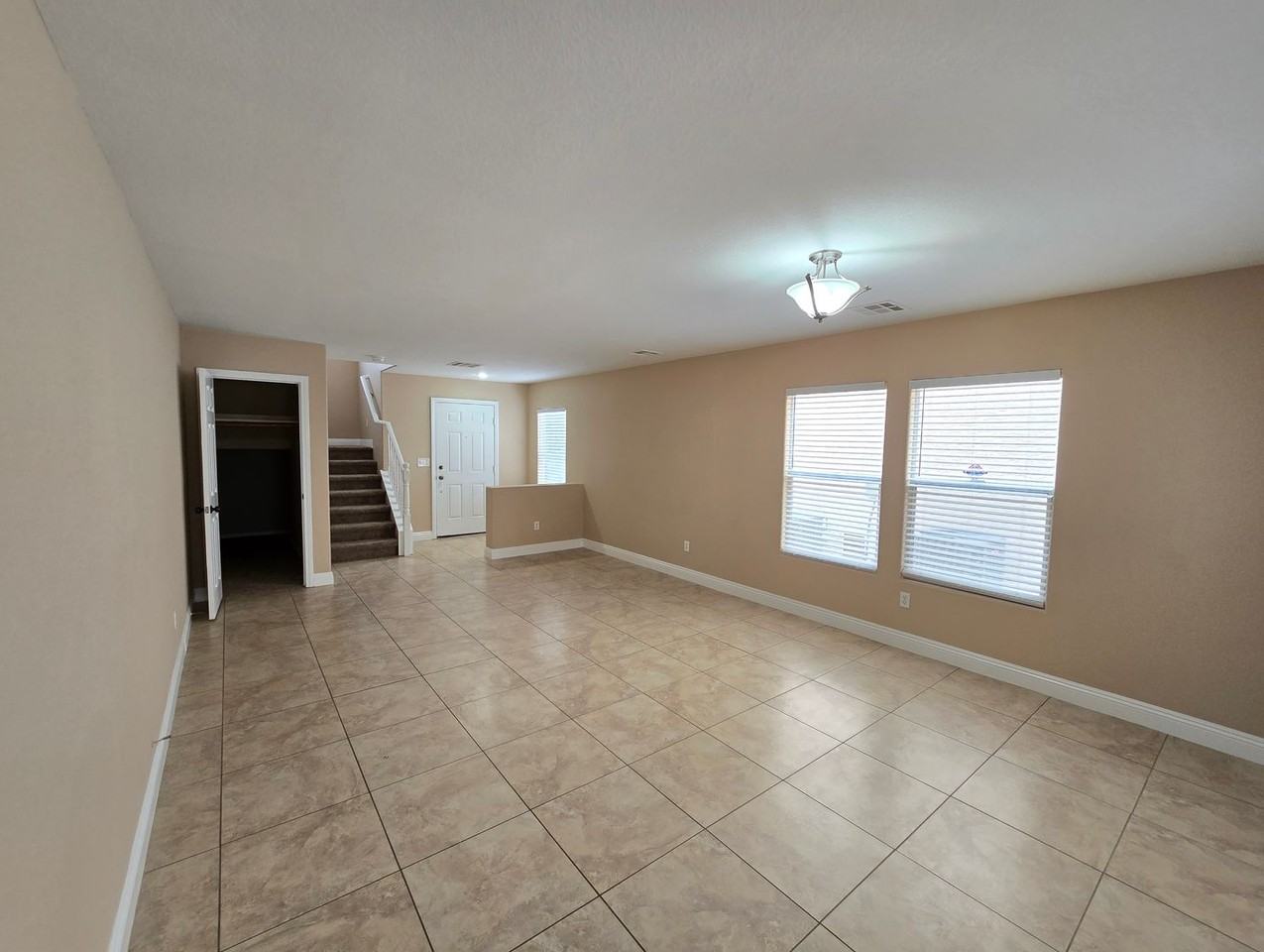 245 Country Greens Ave - Photo 5 of 33