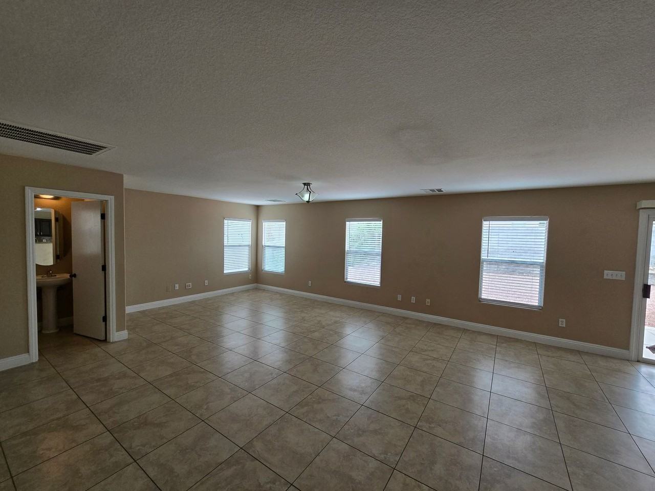245 Country Greens Ave - Photo 6 of 33