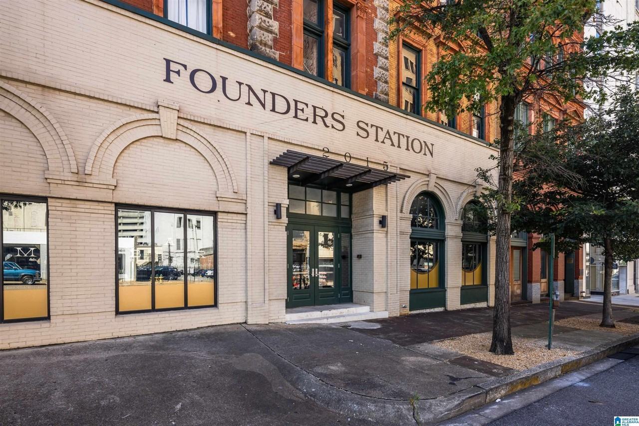 2015 1st Ave Sw #2A - Photo 2 of 24