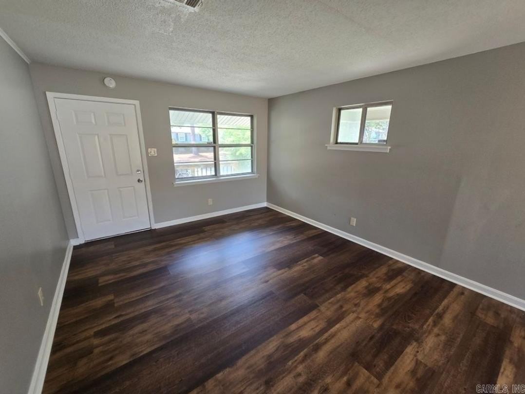 5712 Wisteria Ct - Photo 3 of 10