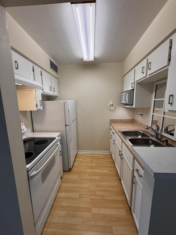 600 Domenico Cir Unit C16 - Photo 4 of 23