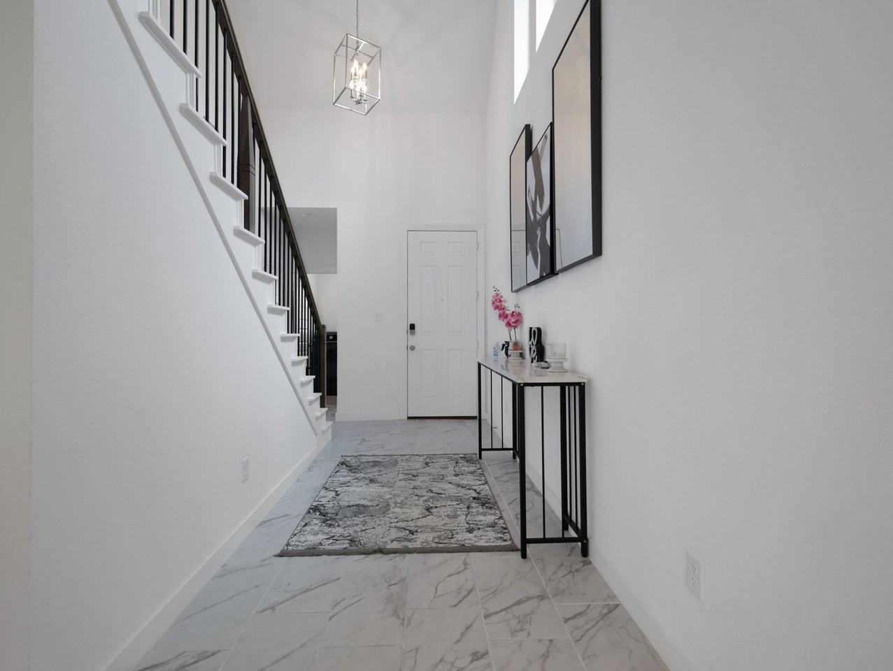 3936 Mercedes Bnd - Photo 2 of 27