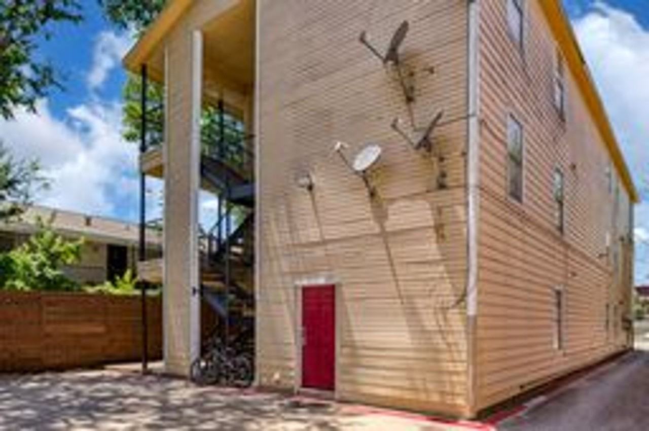 4718 Eastside Ave - Photo 3 of 12