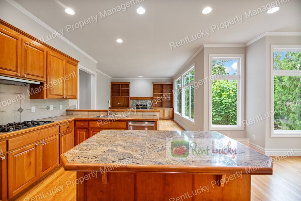 14691 Ne 16th St - Photo 6 of 26