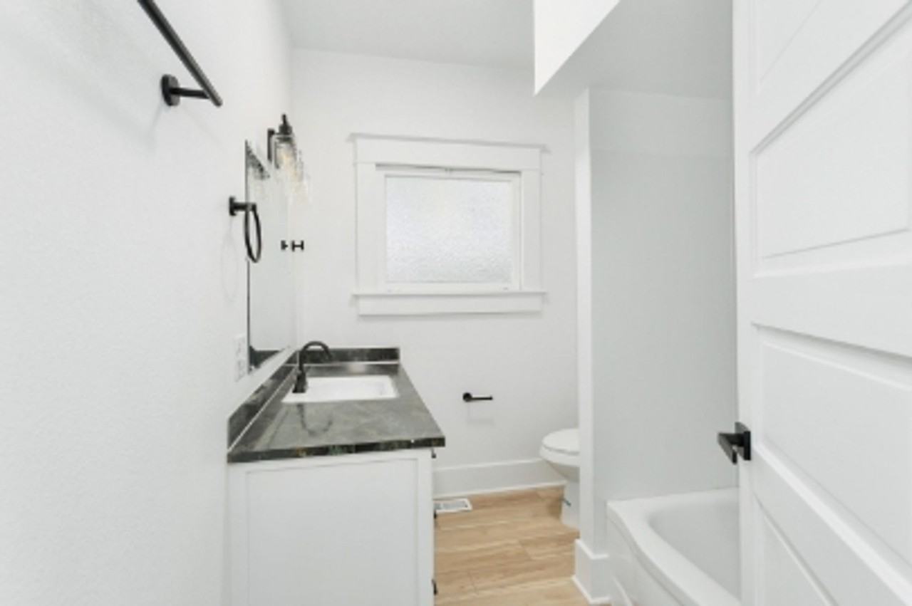 2216 N Proctor St - Photo 3 of 22