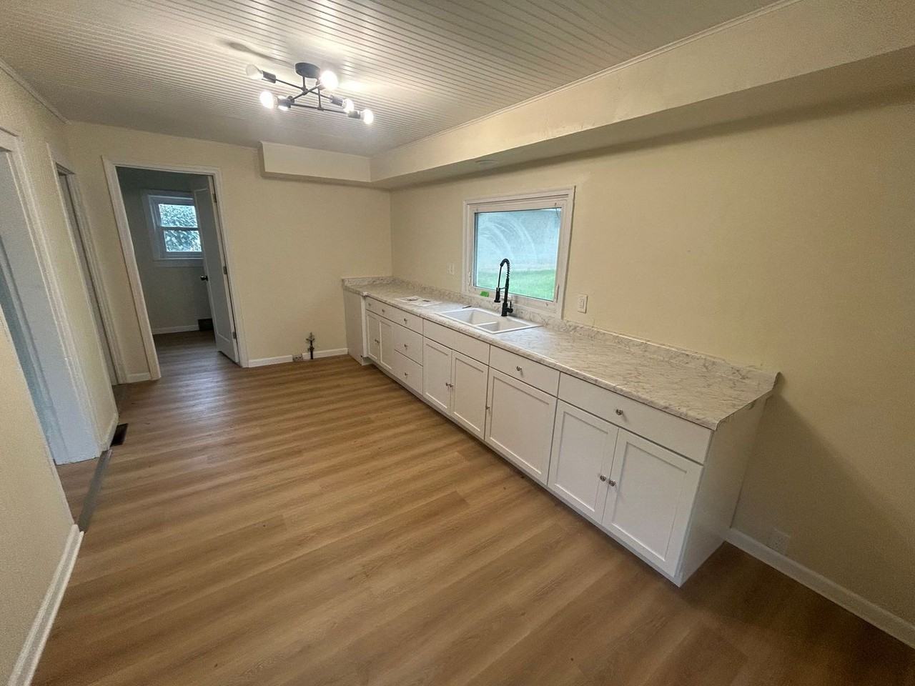 407 Hamburg St - Photo 2 of 11