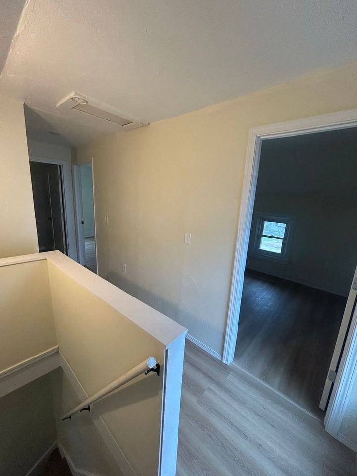 407 Hamburg St - Photo 3 of 11