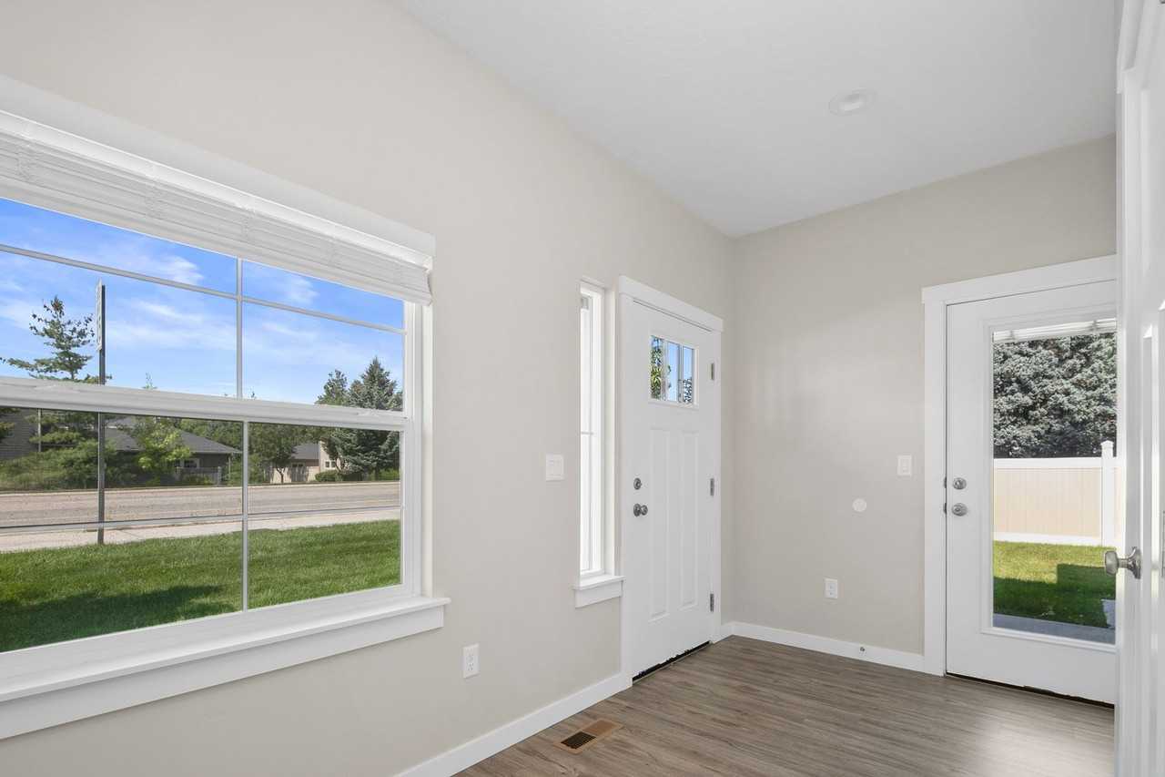 2188 S Orchard St - Photo 3 of 24