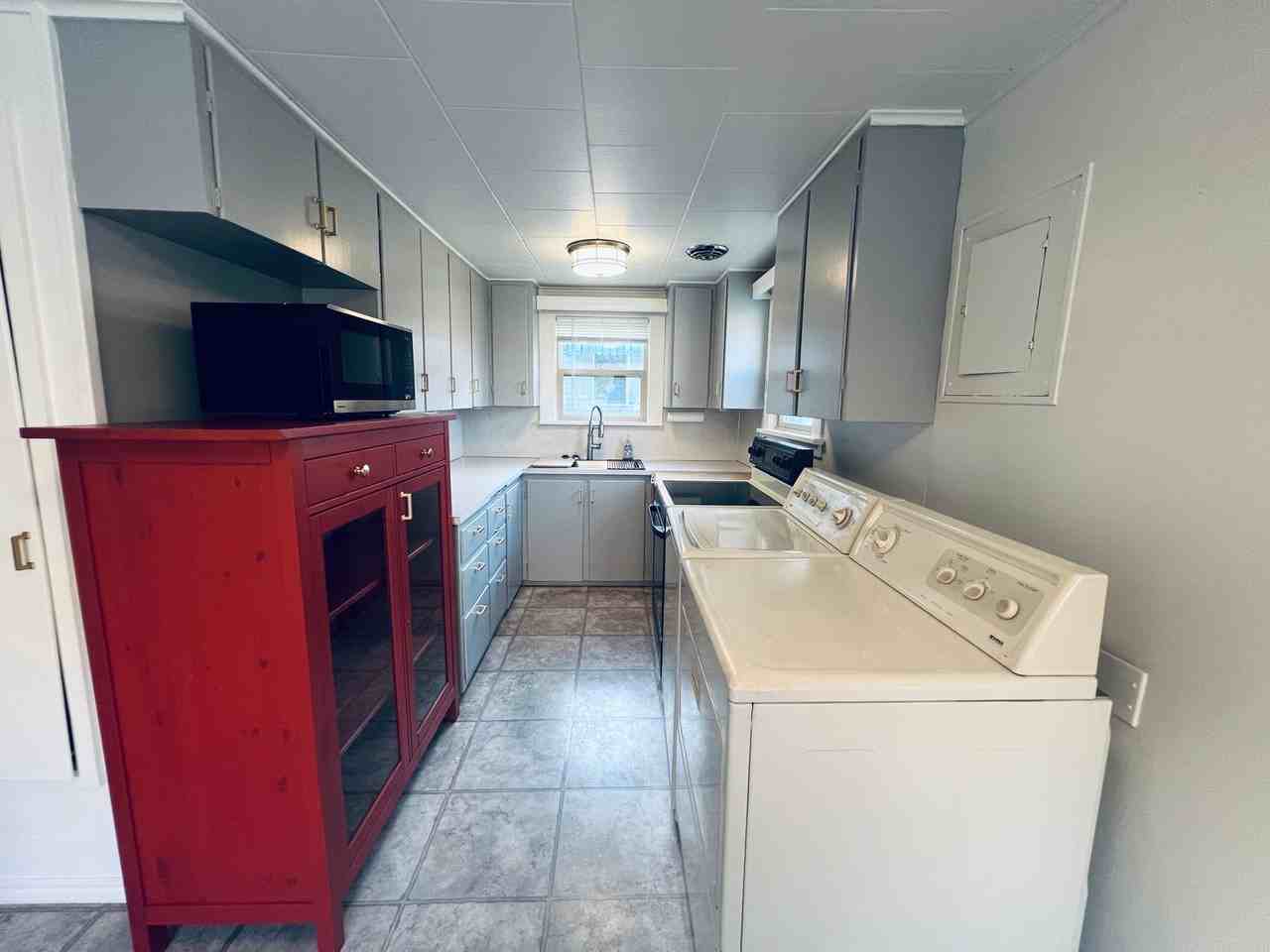 536 Nelson St - Photo 2 of 18