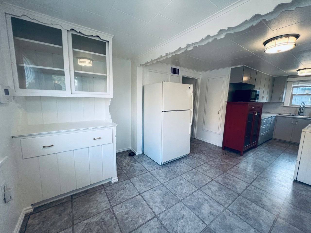 536 Nelson St - Photo 3 of 18