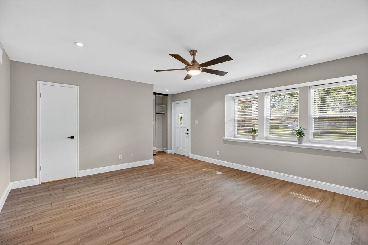 2250 Shadowdale Dr - Photo 3 of 31