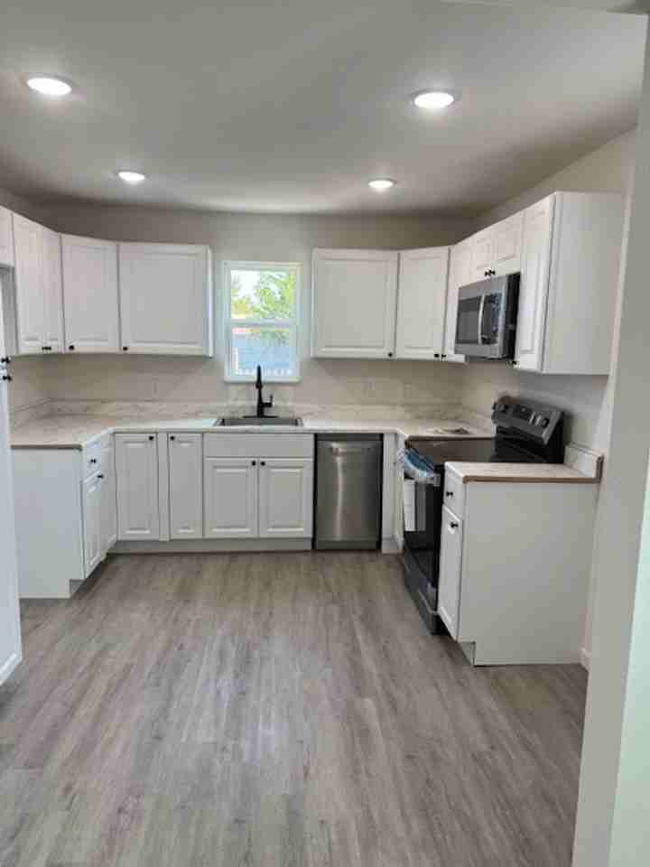 1126 E 15th St - Photo 3 of 13