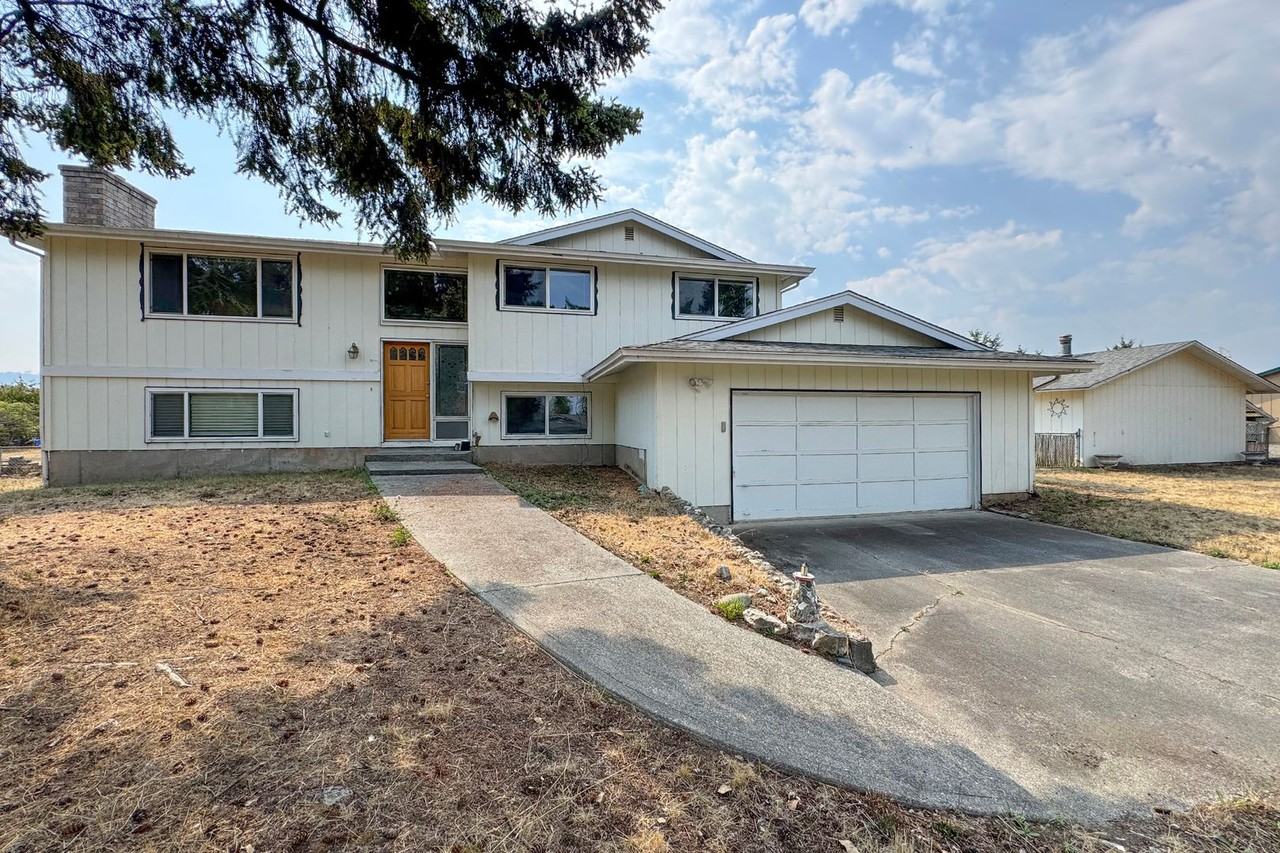 1021 W Spruce Ct - Photo 2 of 50