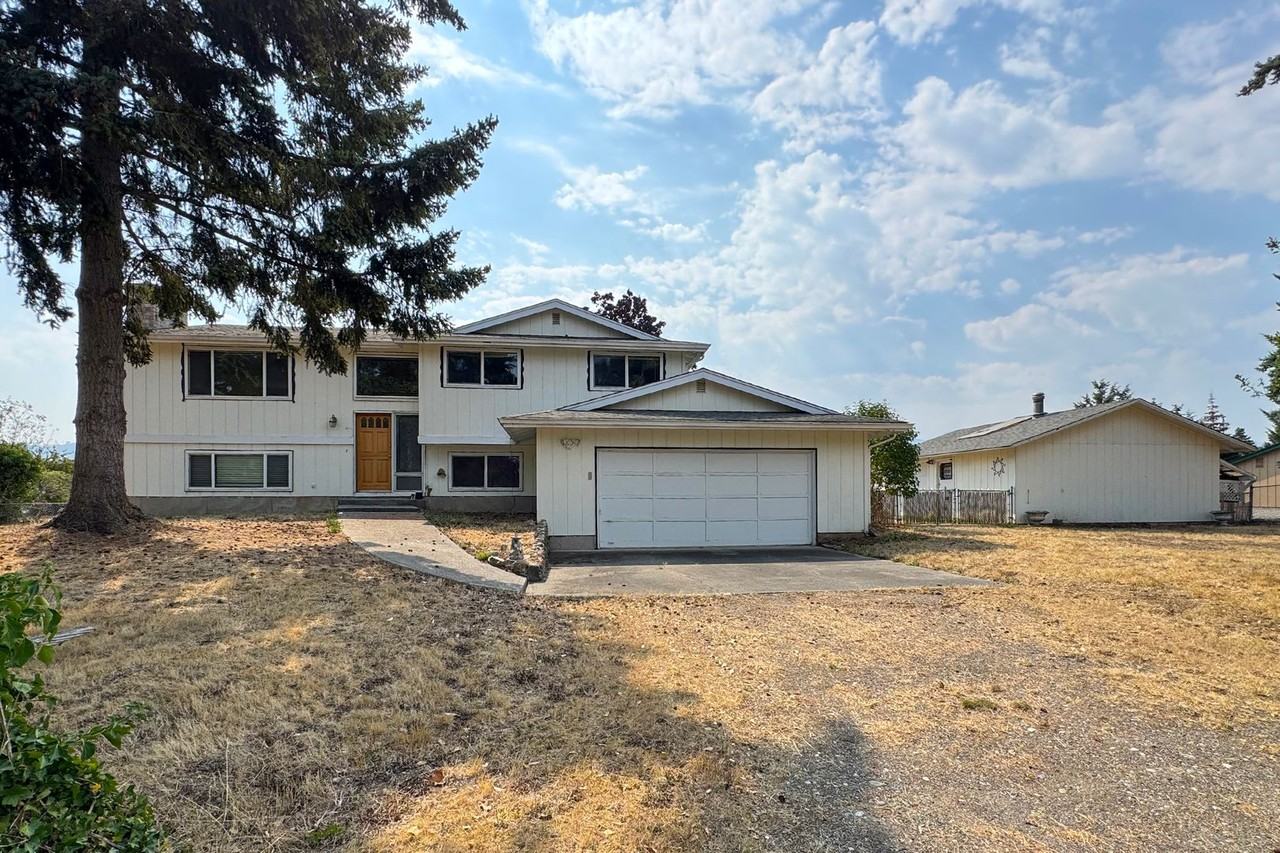 1021 W Spruce Ct - Photo 3 of 50