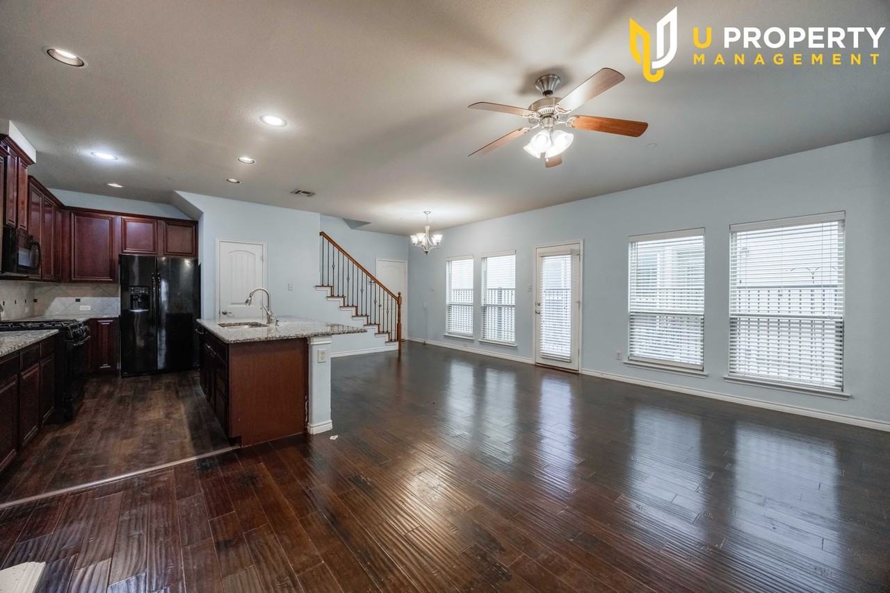 8901 Whitehead St - Photo 2 of 30