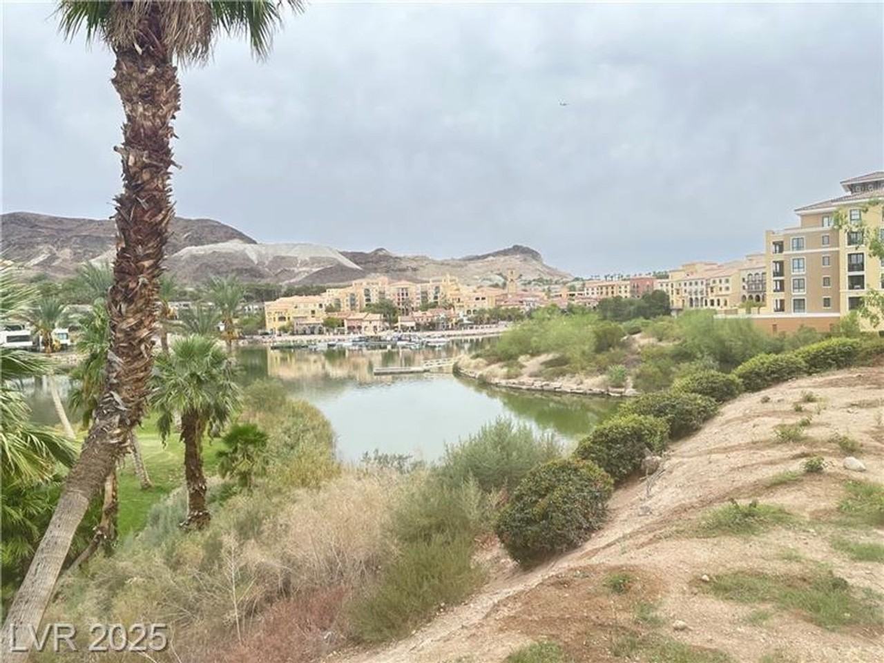 350 Tigullio Ave - Photo 3 of 37