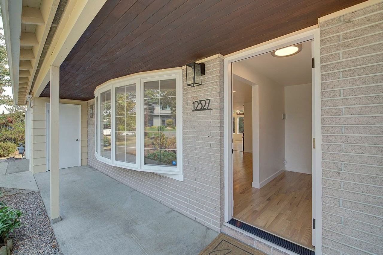 12327 Se 23rd St - Photo 2 of 37