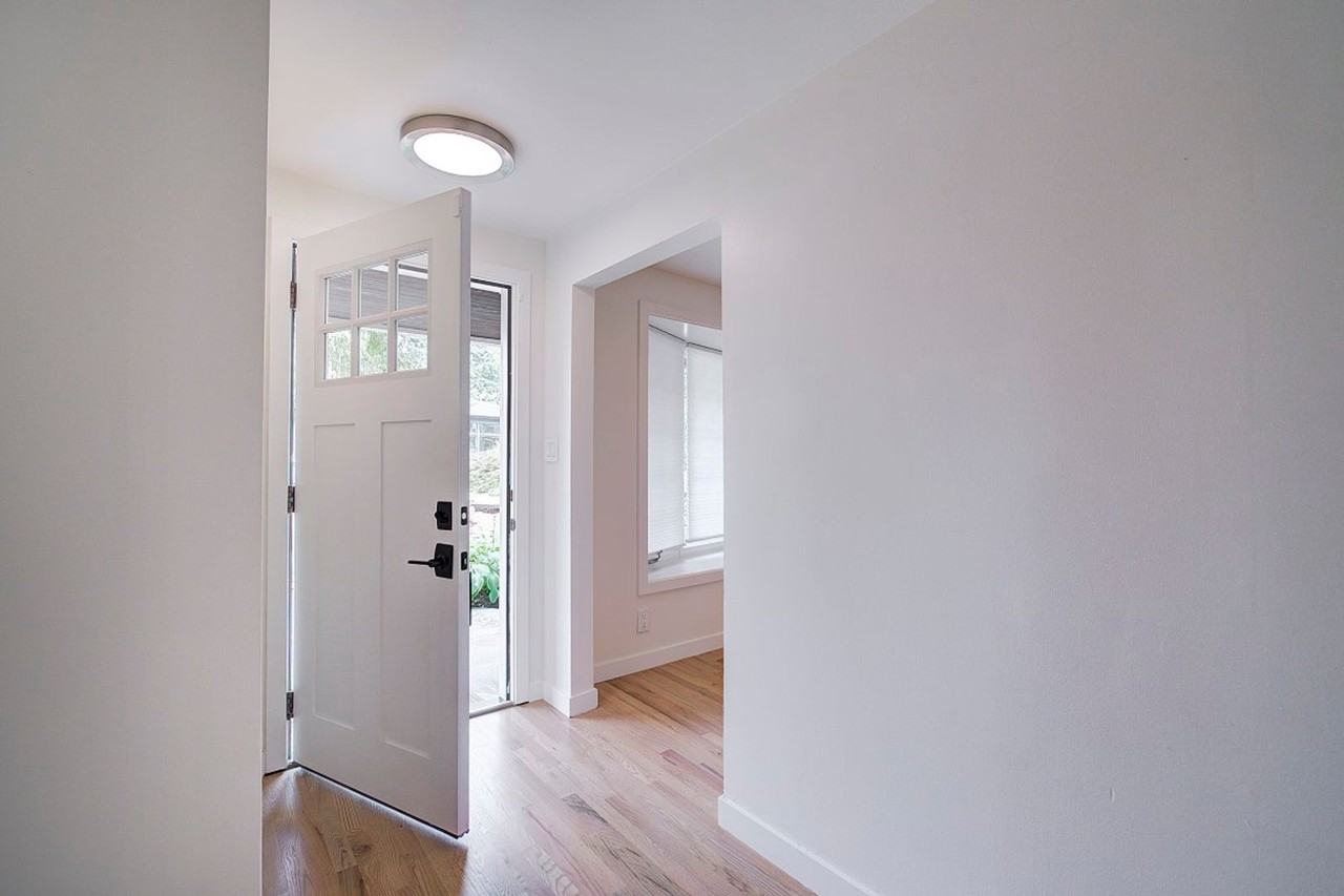12327 Se 23rd St - Photo 3 of 37