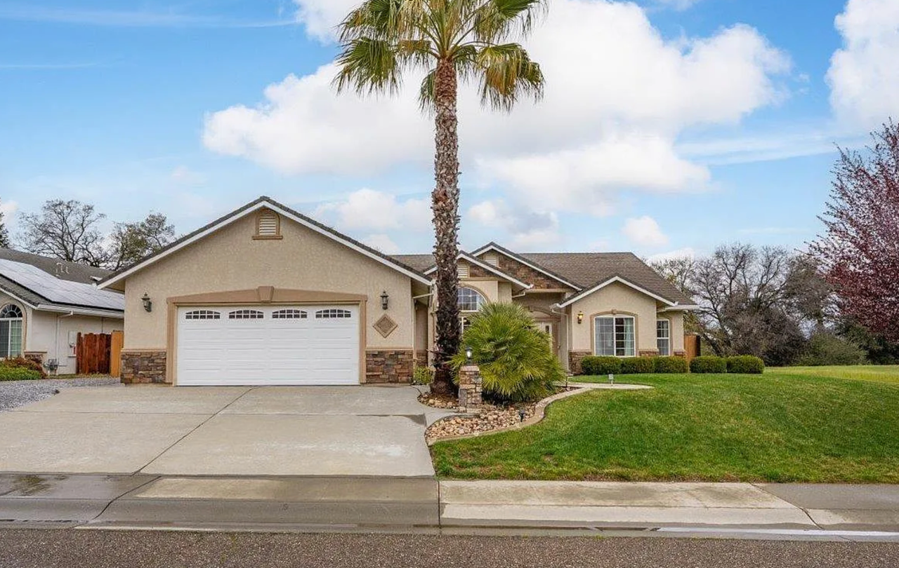 1460 Leonard Ln - Photo 2 of 33