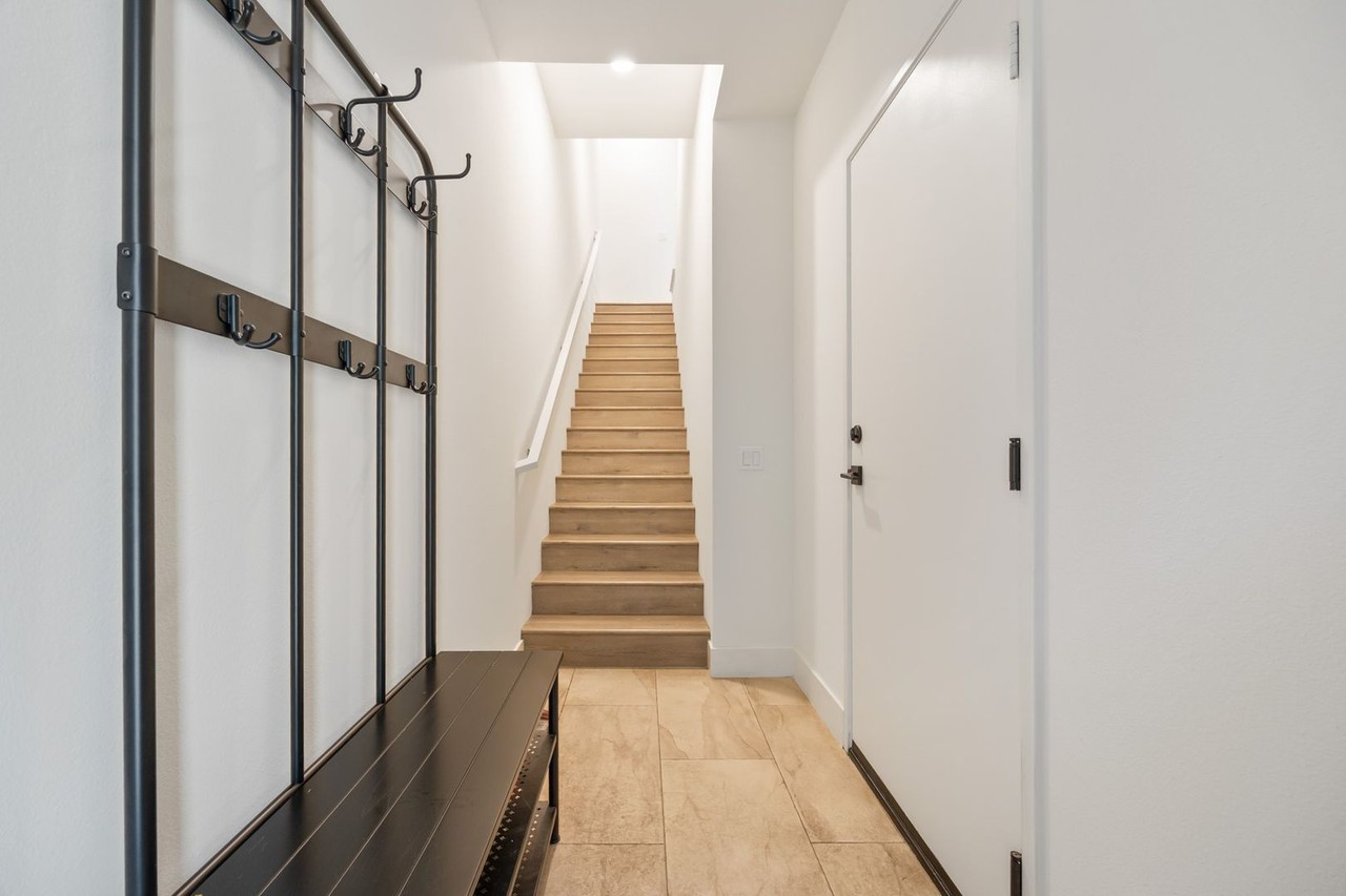 493 Marc Pl #D - Photo 2 of 22