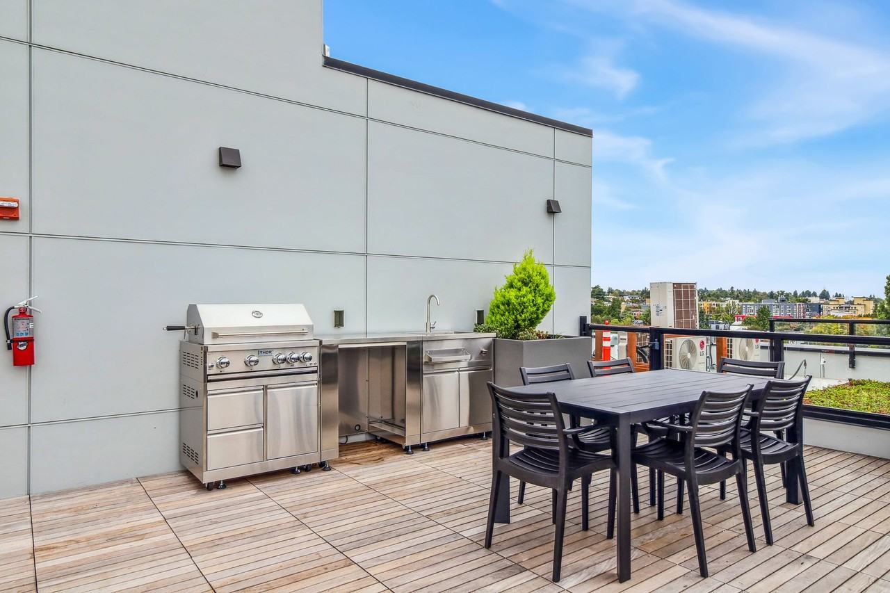 NEW MANAGEMENT! Bright Homes in Walkable Central District Location with in unit w/d - Photo 7 of 50