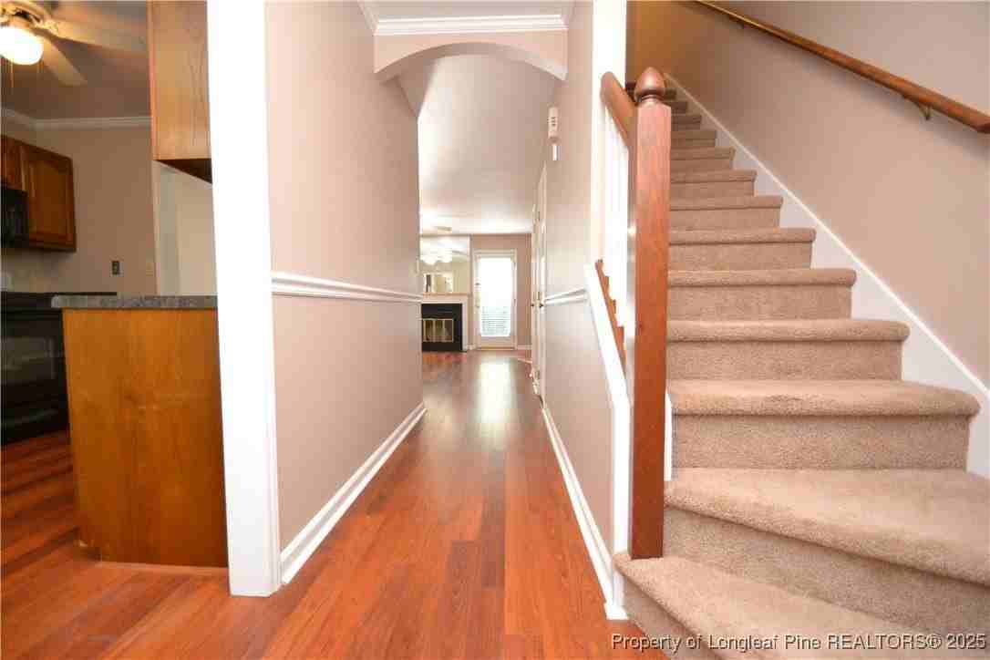 121 Planetree Ln - Photo 2 of 32