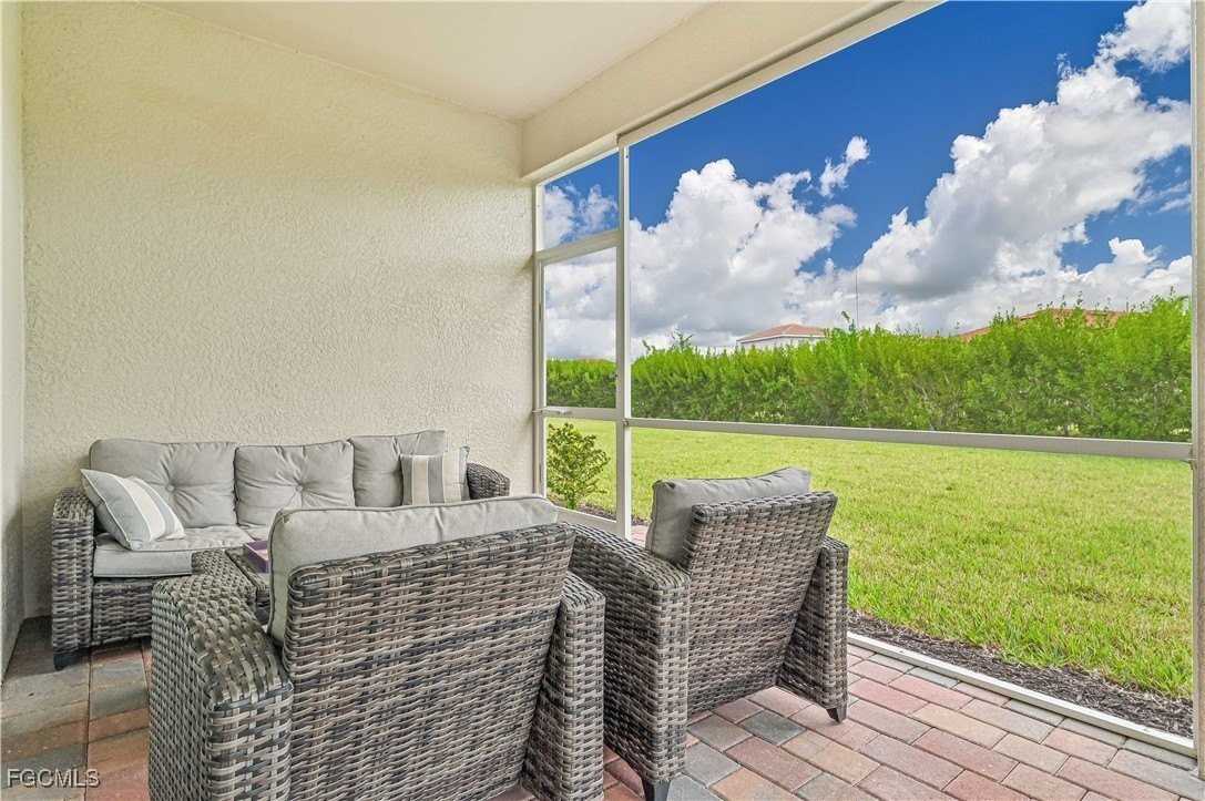 2916 Royal Gardens Ave - Photo 5 of 30