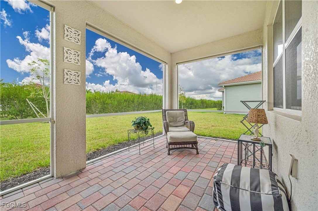 2916 Royal Gardens Ave - Photo 6 of 30