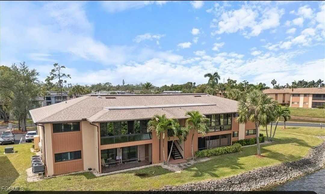 17422 Birchwood Ln Apt 2 #2 - Photo 2 of 9