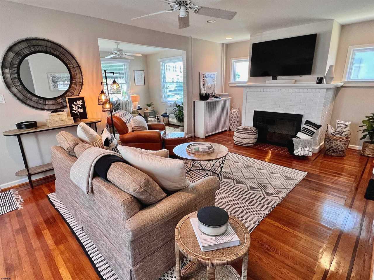 7407 Ventnor Ave - Photo 7 of 43